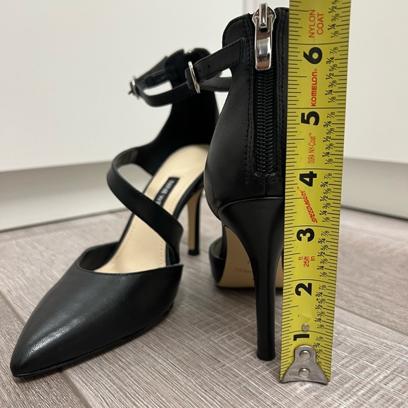 Nine West pointy toe classic pump, black leather upper, US Women Size 5 - Picture 4 of 10